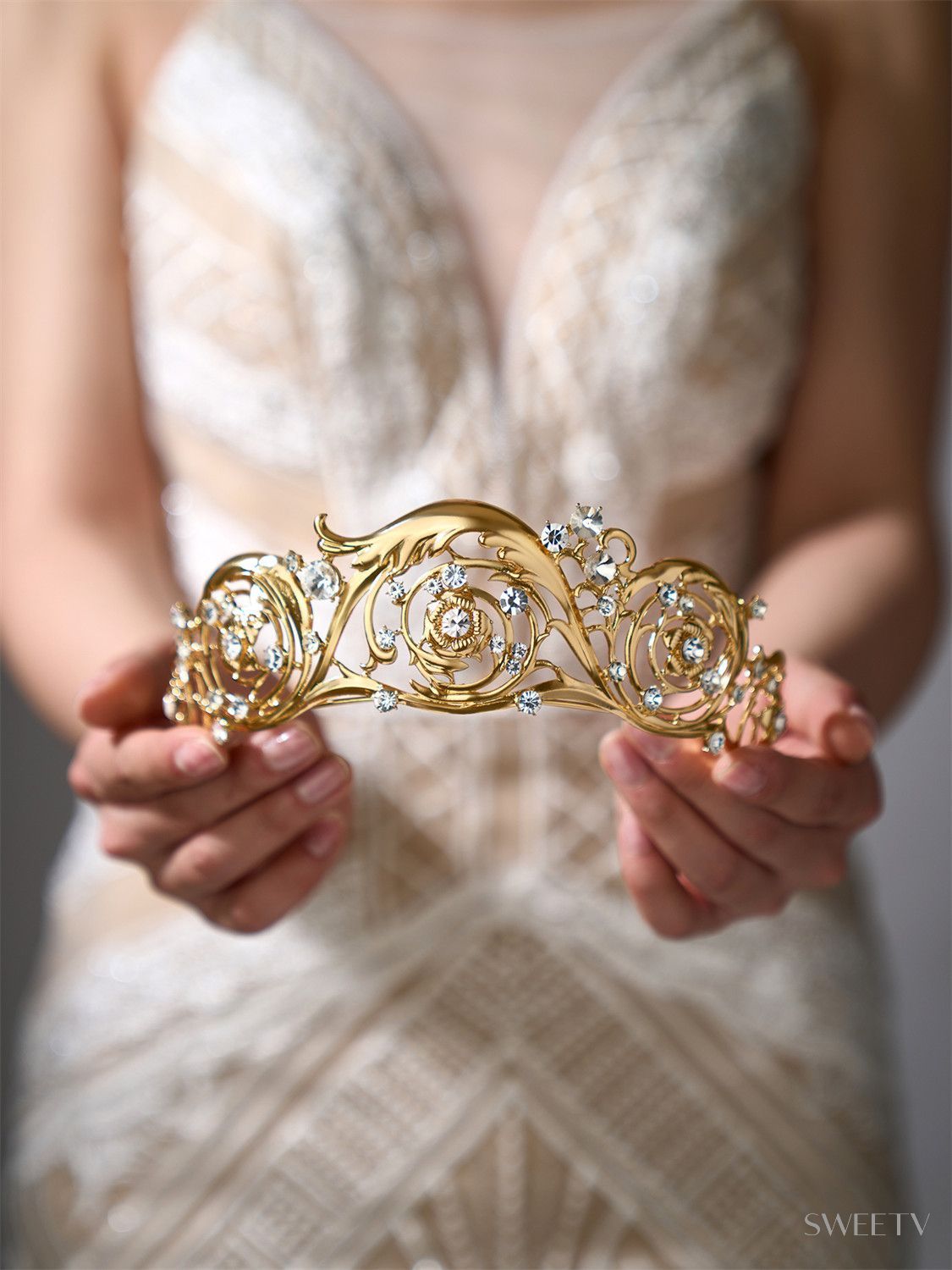 SV Leilani Crystal Tiara-Crowns & Tiaras | SWEETV display picture 1