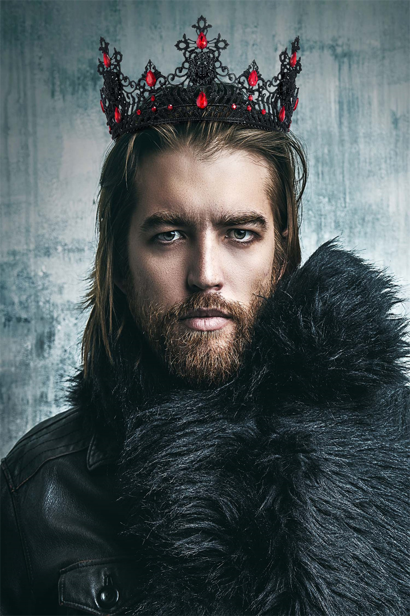 A warrior wears a black lion crown, with calm eyes and a cold face