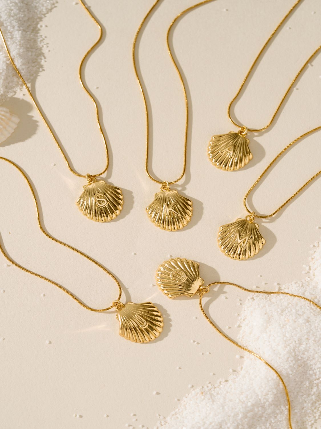 SV Gold Shell-shaped Necklace