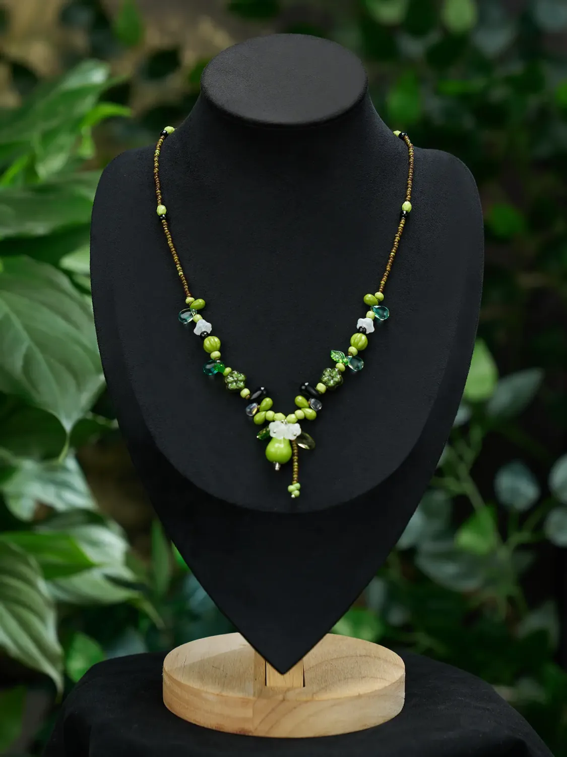 SV Verdant Garden Beaded Vintage Necklace