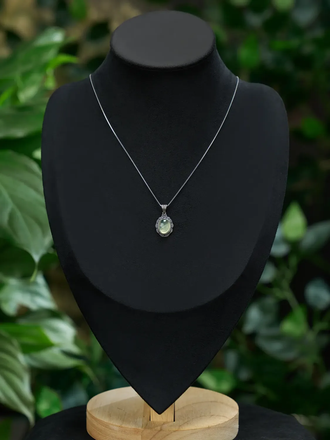 SV Art Nouveau Floral Prehnite Necklace
