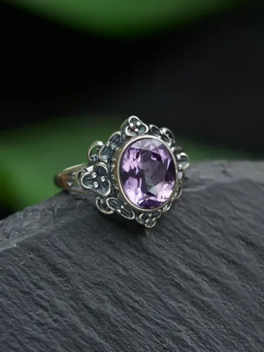 Timeless Handmade Vintage Jewelry | SWEETV