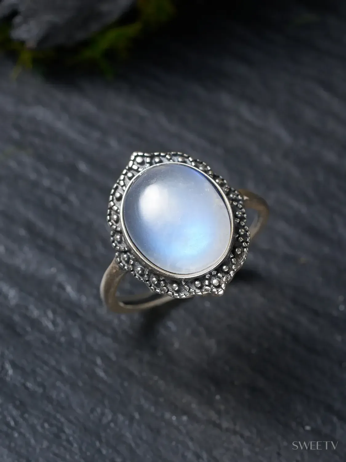 SV Luminous Antique Moonstone Ring-Rings | SWEETV